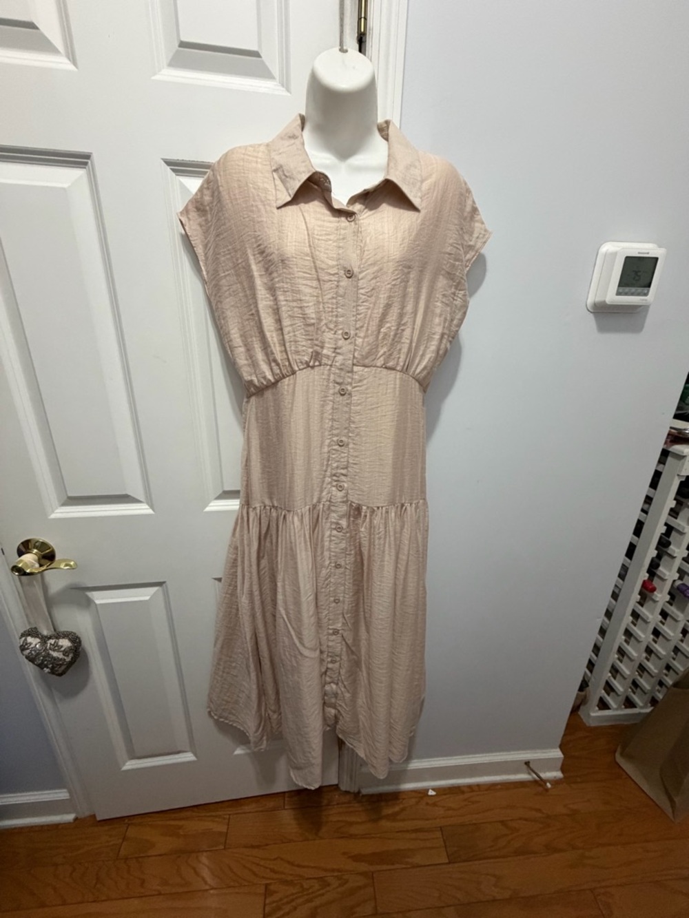 Women's Cream Button-Front tired Maxi Dress with Collar and Cap Sleeves size L - Picture 2 of 6